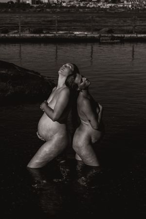 central coast maternity photographer capturing pregnancy