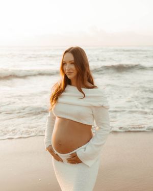 central coast maternity photographer capturing pregnancy