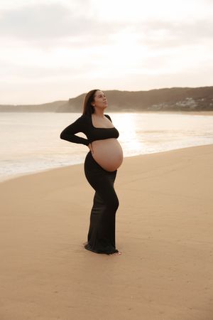 central coast maternity photographer capturing pregnancy
