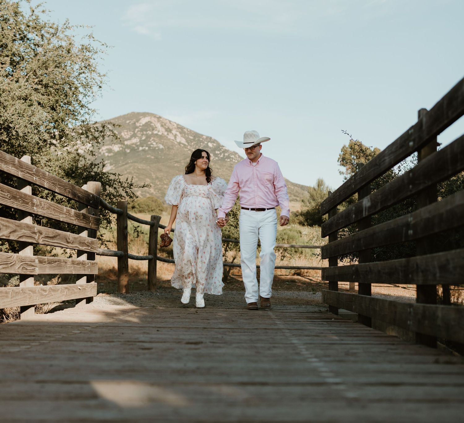 cowboy chic maternity session at iron mountain