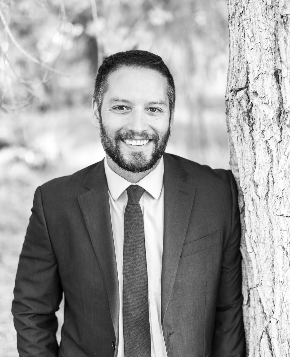 Headshot Portraits outdoor in natural light