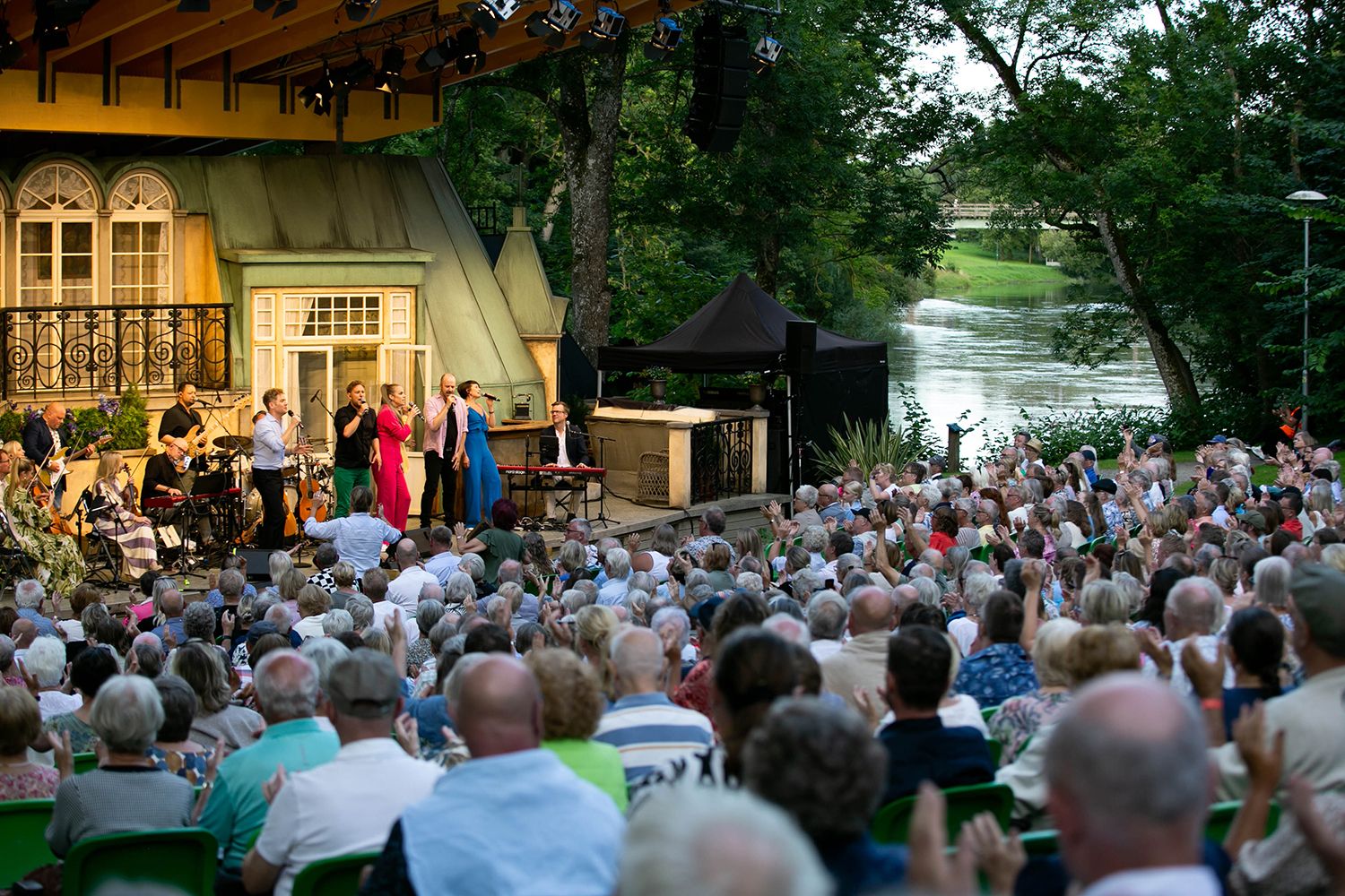 Musikalkväll på Vallarnas Friluftsteater i Falkenberg med Peter Johansson och Emmi Christensson. Fotograf Rebecca Nordin.