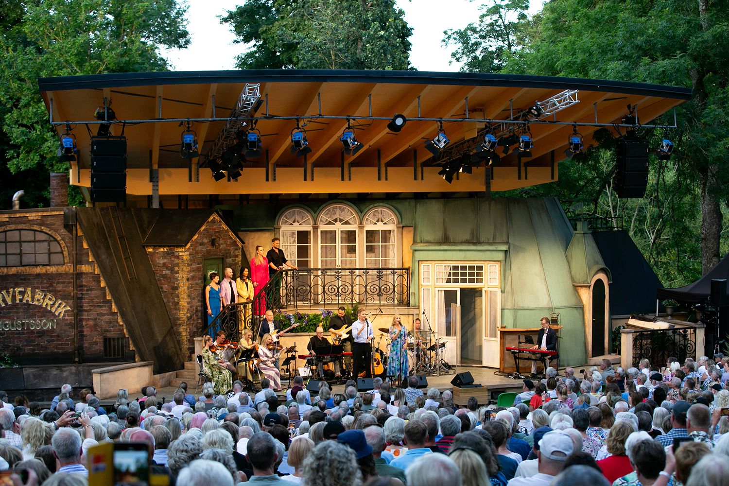 Musikalkväll på Vallarnas Friluftsteater i Falkenberg med Peter Johansson och Emmi Christensson. Fotograf Rebecca Nordin.