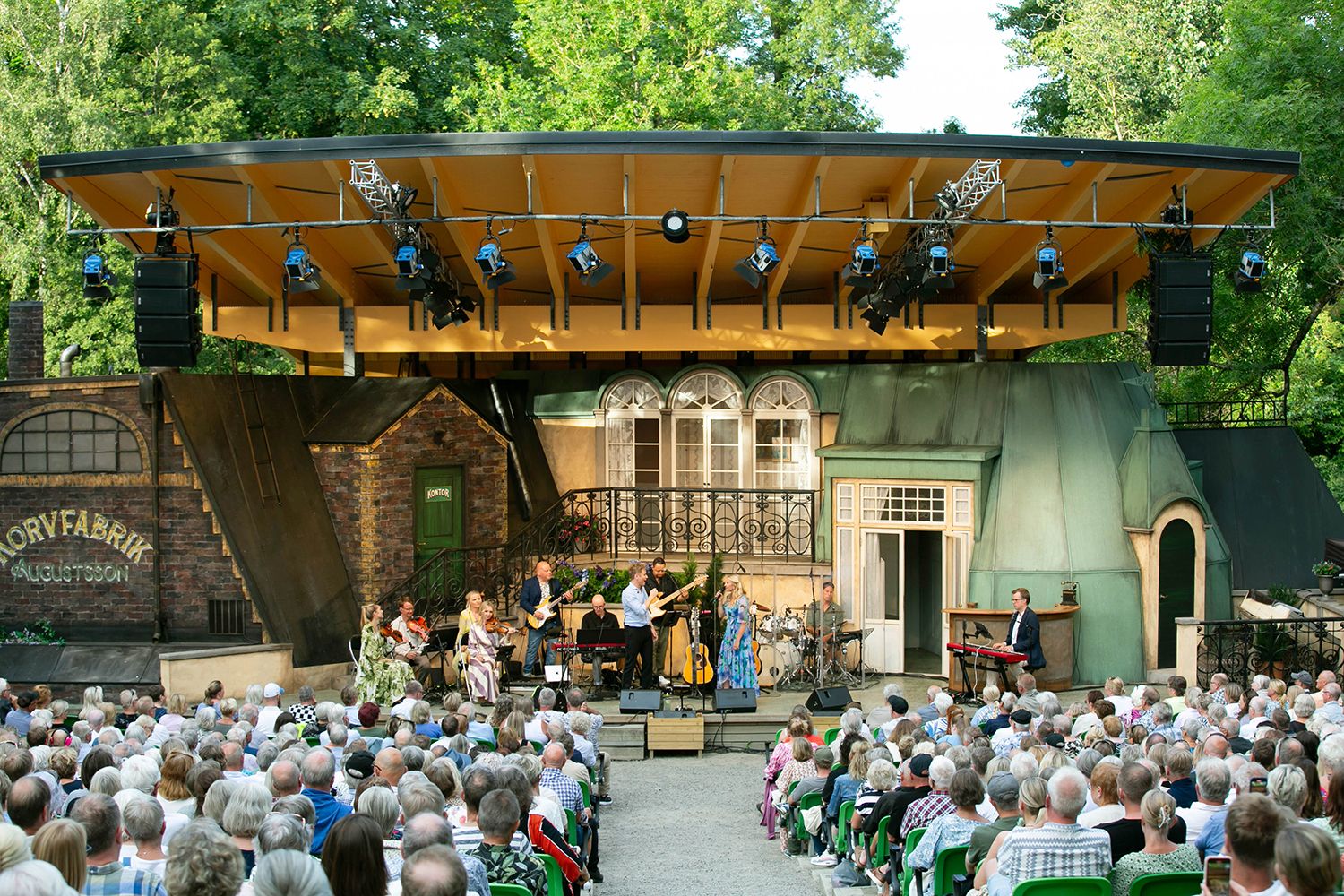 Musikalkväll på Vallarnas Friluftsteater i Falkenberg med Peter Johansson och Emmi Christensson. Fotograf Rebecca Nordin.