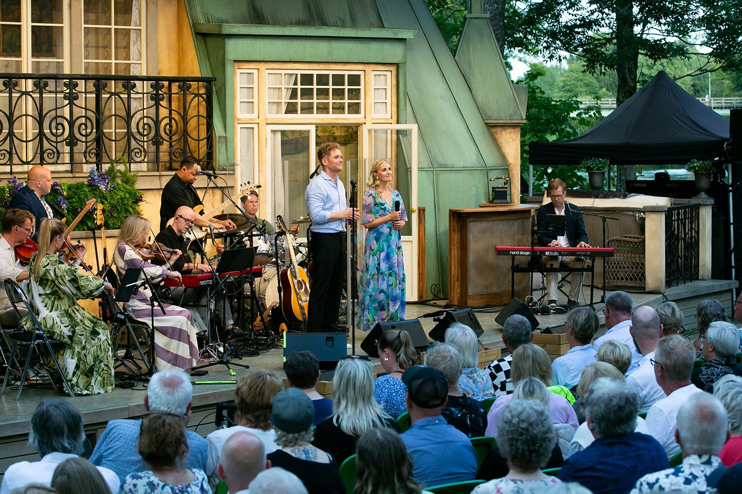 Musikalkväll på Vallarnas Friluftsteater i Falkenberg med Peter Johansson och Emmi Christensson. Fotograf Rebecca Nordin.