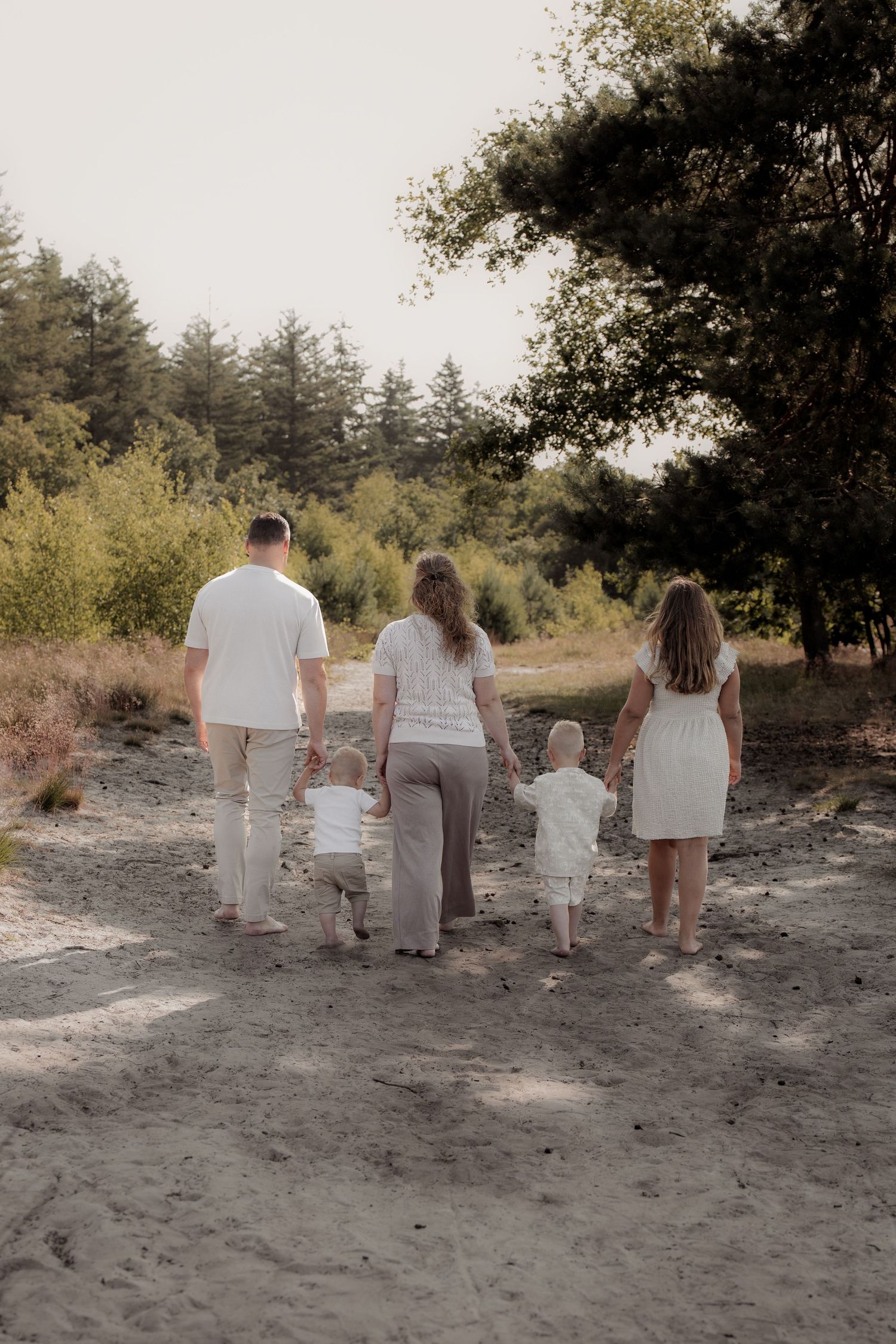 Gezinsshoot door Pure Black Photography – ongedwongen en liefdevol.