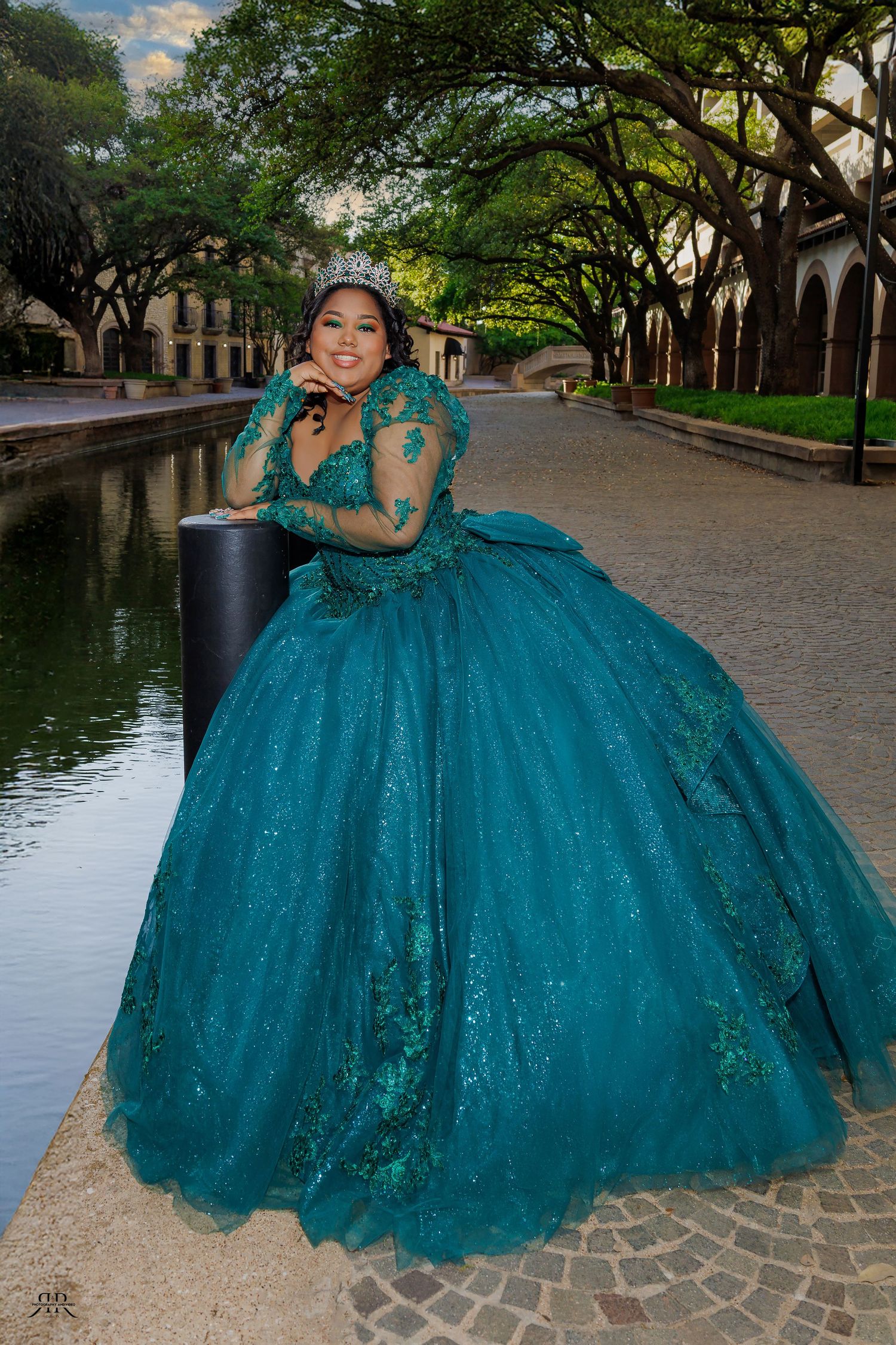Dallas photography and video for Quinceañeras
 - R & R Marcelo DFW
