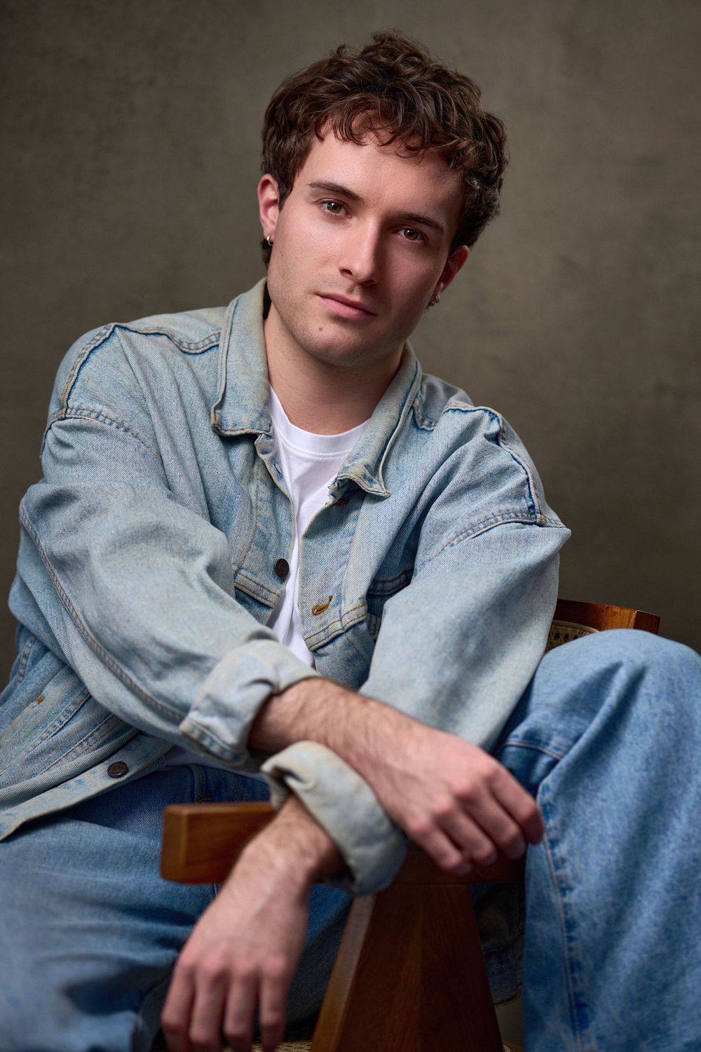 Natural, authentic actors headshot of actor Oliver James Duncan