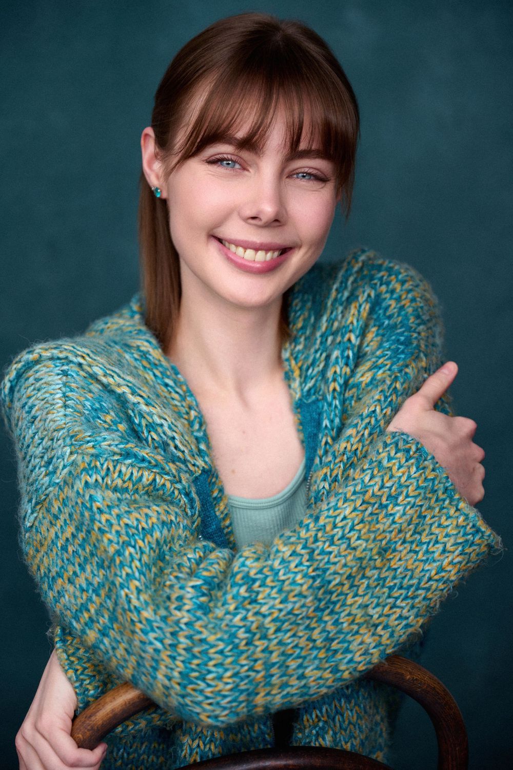 Natural, authentic actors headshot of actor Julia Skar