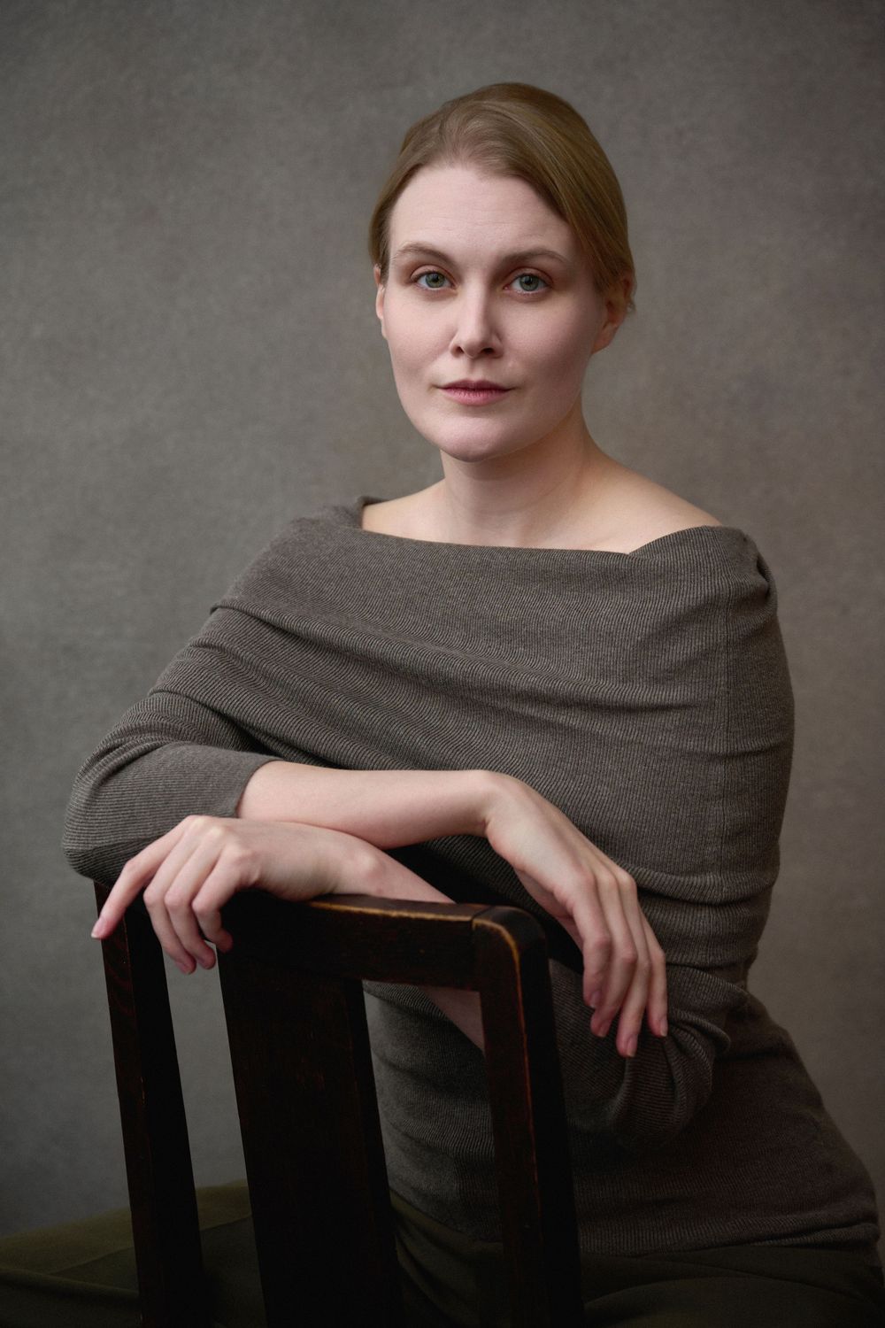Natural, authentic actors headshot of actor Sarah Linnell