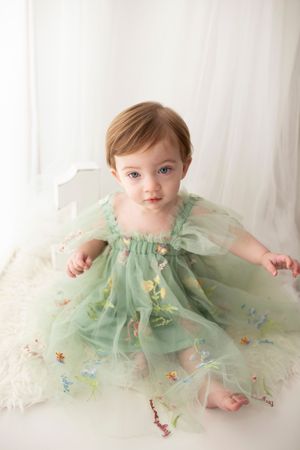 Tasteful classic cake smash photoshoot by little wonderland photography widnes cheshire