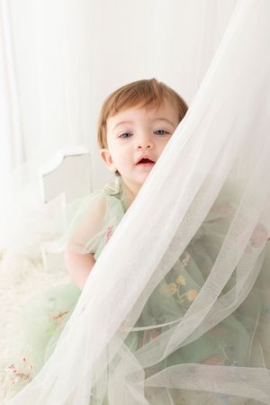 Tasteful classic cake smash photoshoot by little wonderland photography widnes cheshire first birthday photoshoot