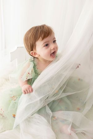 Tasteful classic cake smash photoshoot by little wonderland photography widnes cheshire first birthday photoshoot