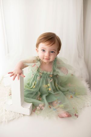 Tasteful classic cake smash photoshoot by little wonderland photography widnes cheshire