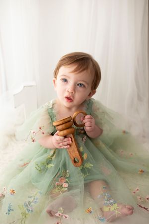 Tasteful classic cake smash photoshoot by little wonderland photography widnes cheshire first birthday photoshoot