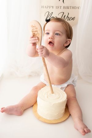 Tasteful classic cake smash photoshoot by little wonderland photography widnes cheshire first birthday photoshoot