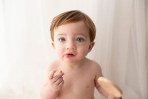 Tasteful classic cake smash photoshoot by little wonderland photography widnes cheshire first birthday photoshoot