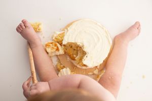Tasteful classic cake smash photoshoot by little wonderland photography widnes cheshire first birthday photoshoot