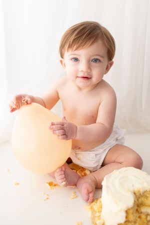 Tasteful classic cake smash photoshoot by little wonderland photography widnes cheshire first birthday photoshoot