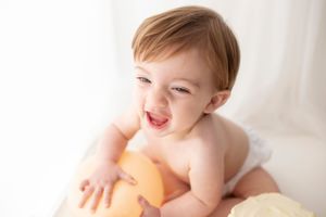 Tasteful classic cake smash photoshoot by little wonderland photography widnes cheshire first birthday photoshoot
