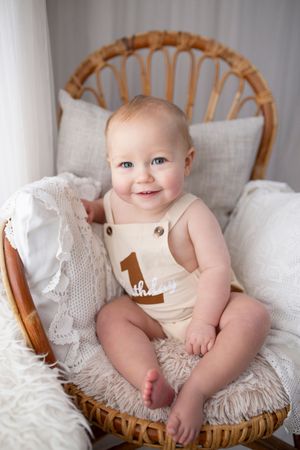 cake smash photoshoot first birthday by little wonderland photography widnes cheshire