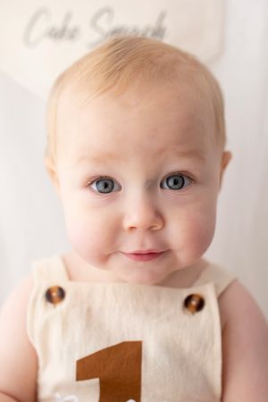 cake smash photoshoot first birthday by little wonderland photography widnes cheshire