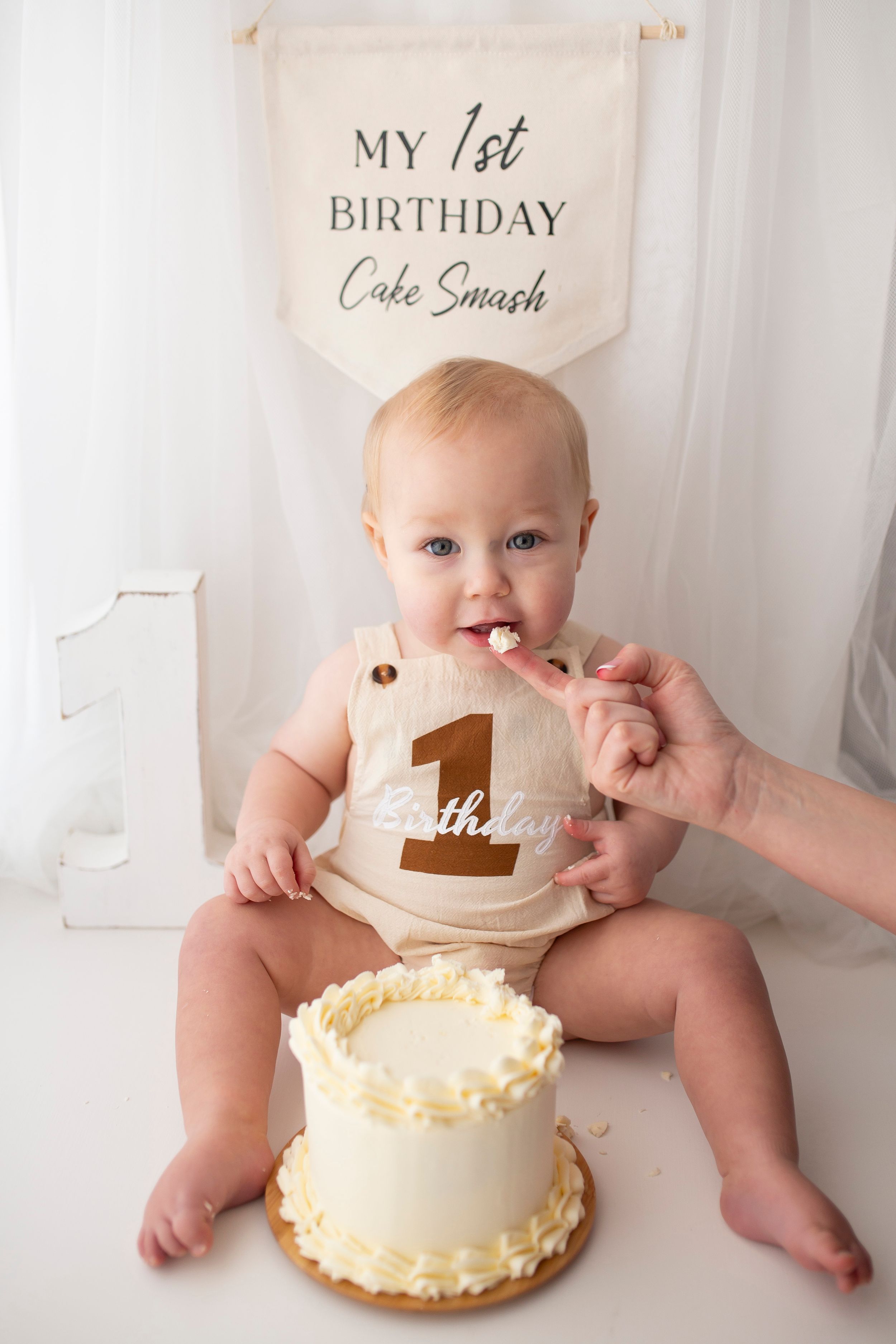cake smash photoshoot first birthday by little wonderland photography widnes cheshire