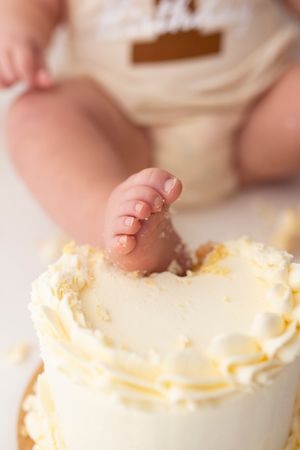 cake smash photoshoot first birthday by little wonderland photography widnes cheshire