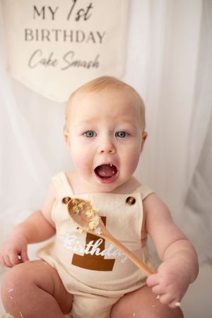 cake smash photoshoot first birthday by little wonderland photography widnes cheshire