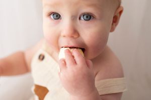 cake smash photoshoot first birthday by little wonderland photography widnes cheshire