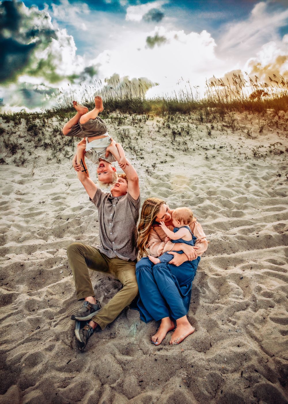 Oshi Medlin Photography LLC | Nashville Gallatin Hendersonville TN | outdoor vivid family beach session