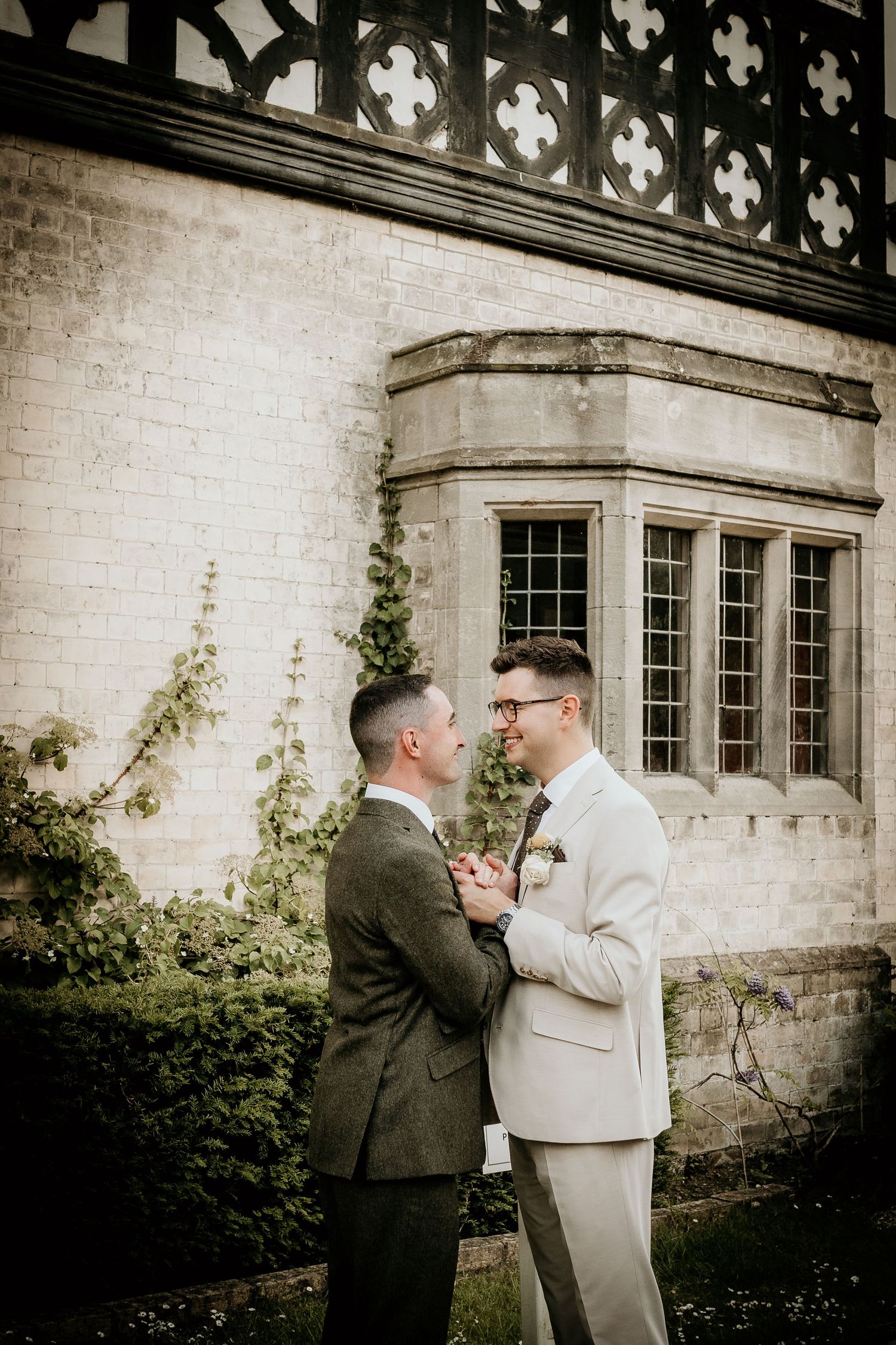 Elegant wedding at the Highfield House, with high ceilings and sophisticated décor
