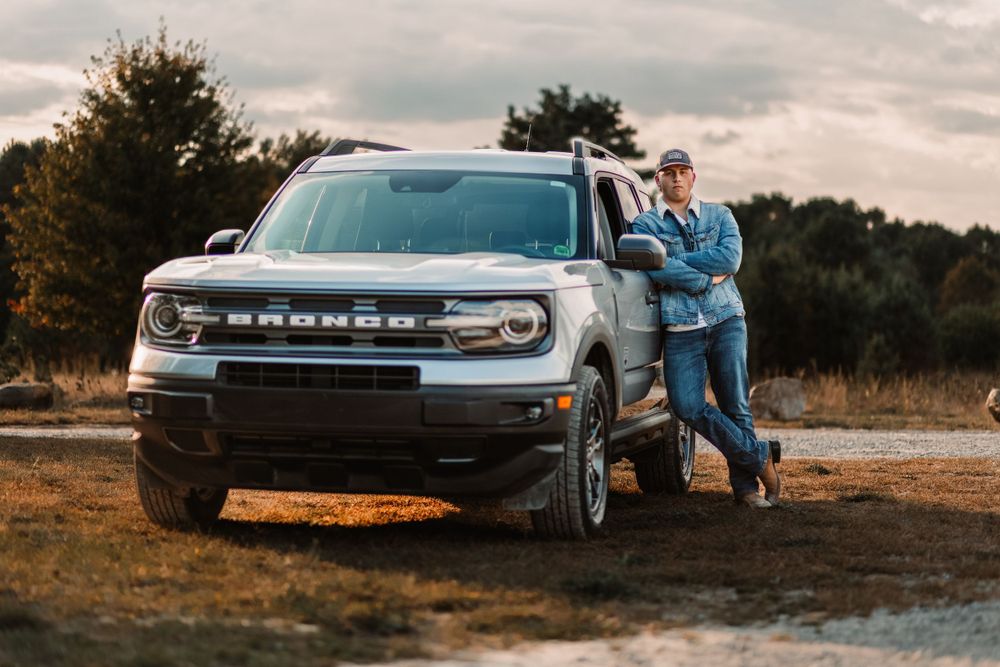 Outdoor senior session with seniors Ford Bronco