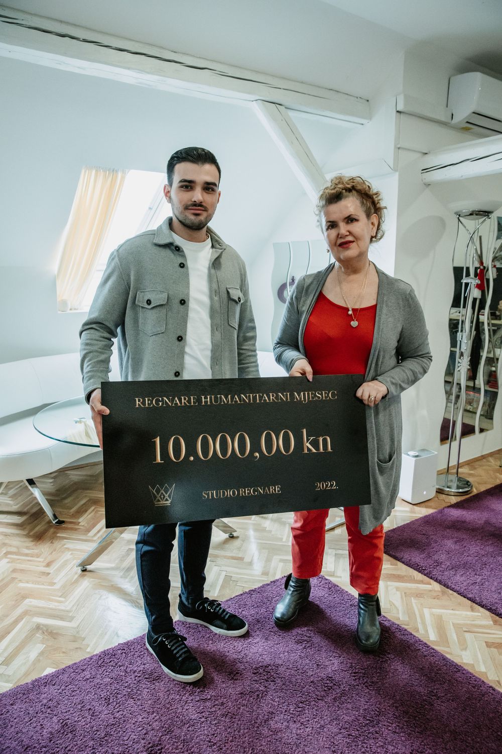 regnare humanitarni mjesec