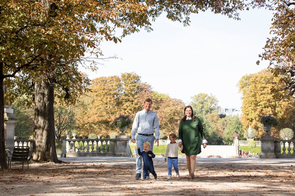 Candid kids' portraits at the Tuileries Garden shot by Julien LB.