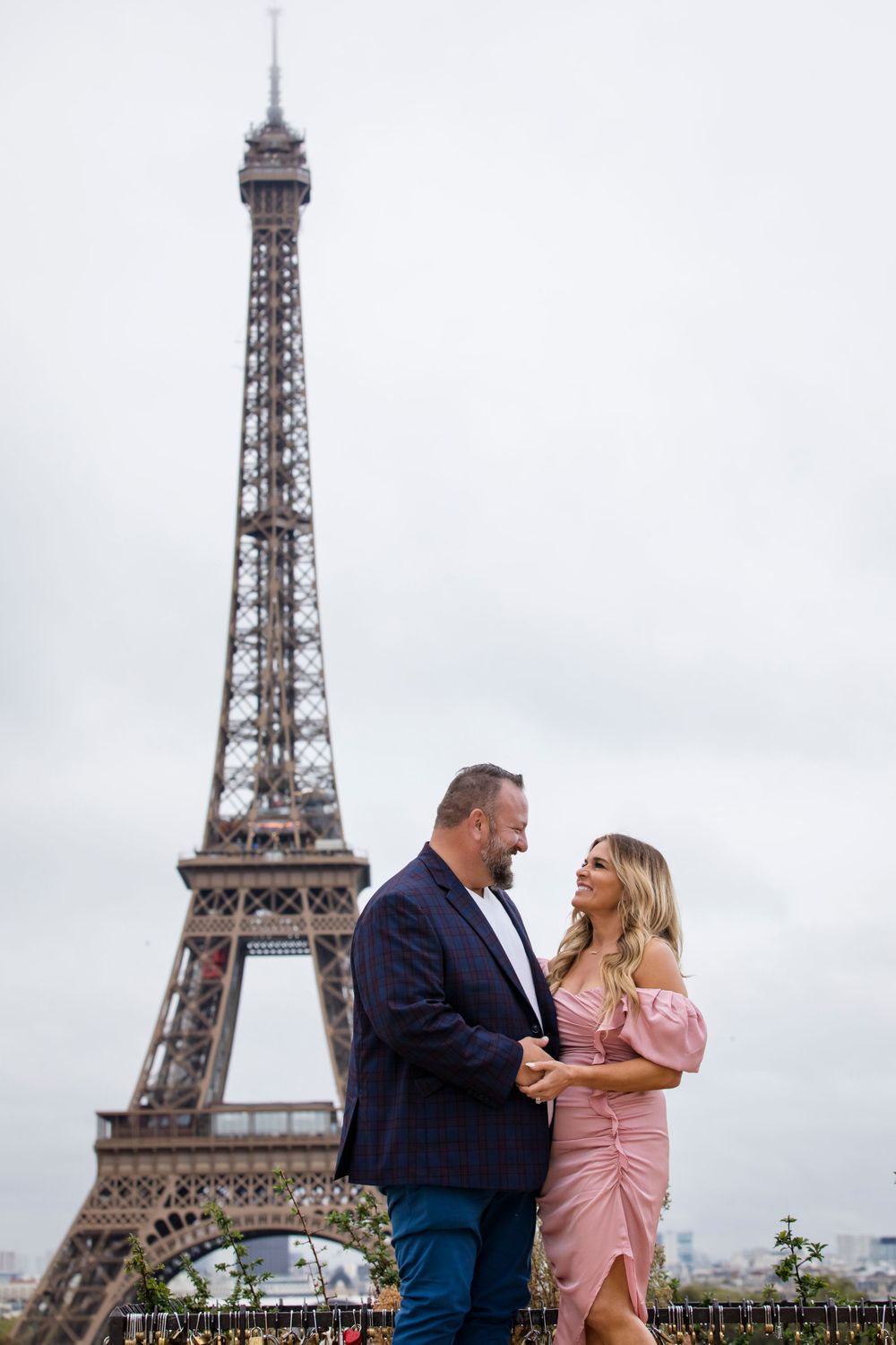 Romantic vacation photos for couples in Paris by Julien LB Photography