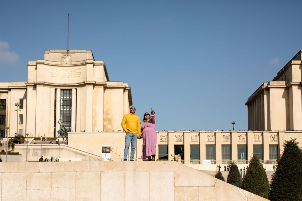 Multi-generational family shoot at iconic Paris landmarks by Picmytrip Paris.
