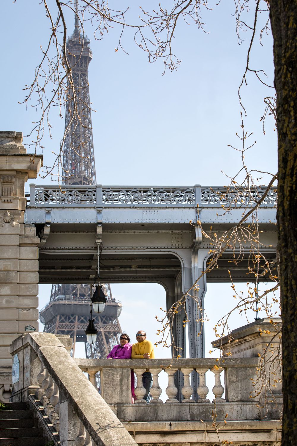 Large group family photo session in Paris with the expert Picmytrip Paris