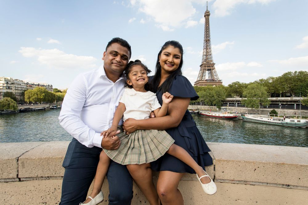 Candid kids' portraits at the Eiffel tower shot by Julien LB.