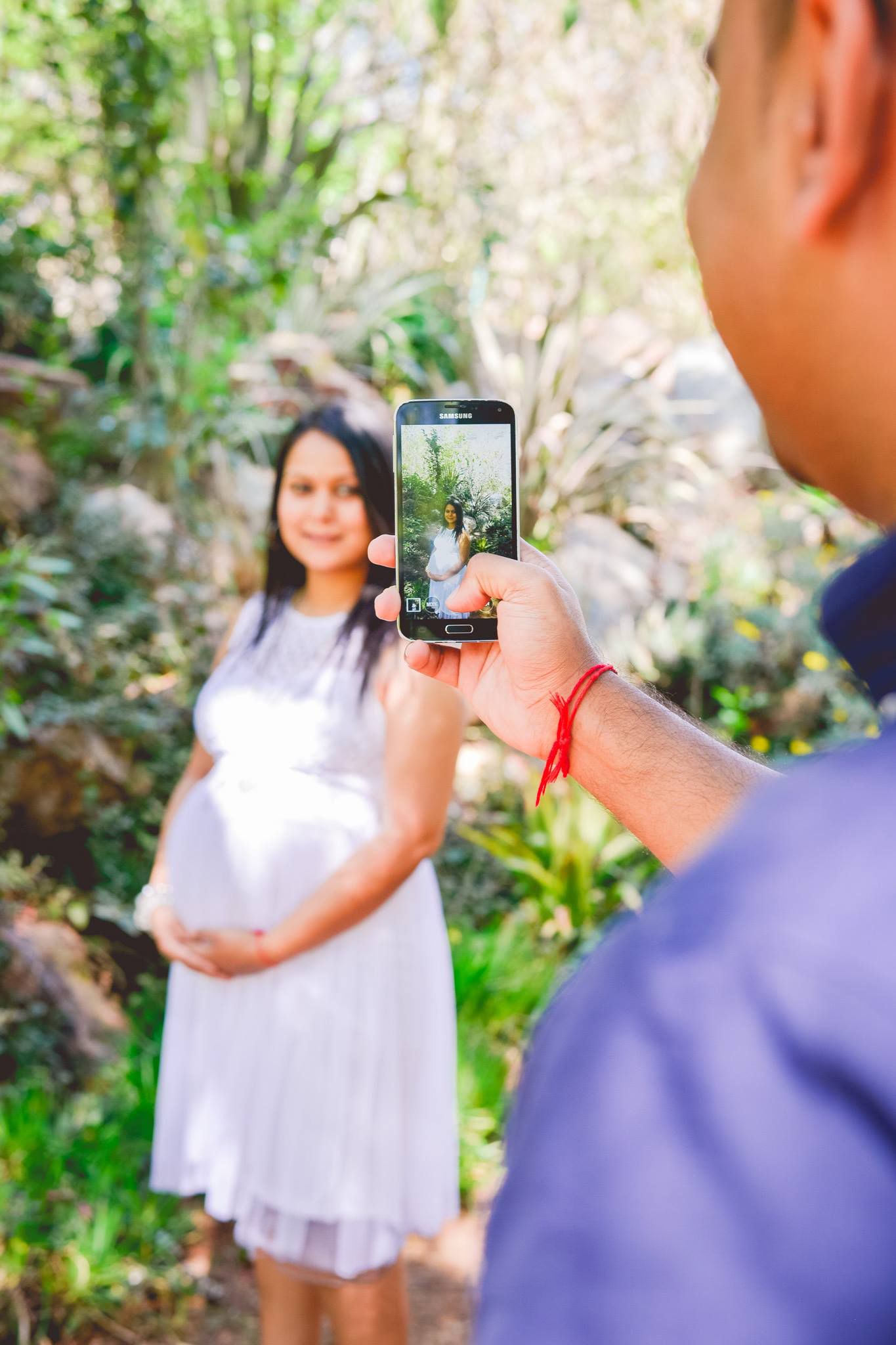 maternity pregnancy photography in beautiful gardens