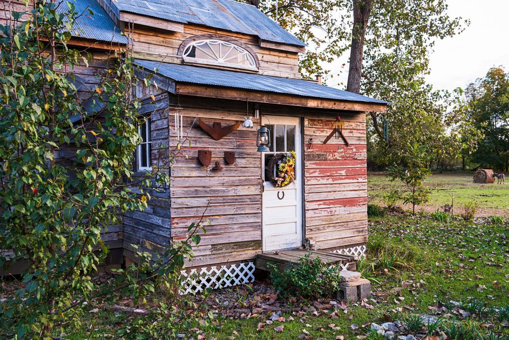 old red house in mississippi