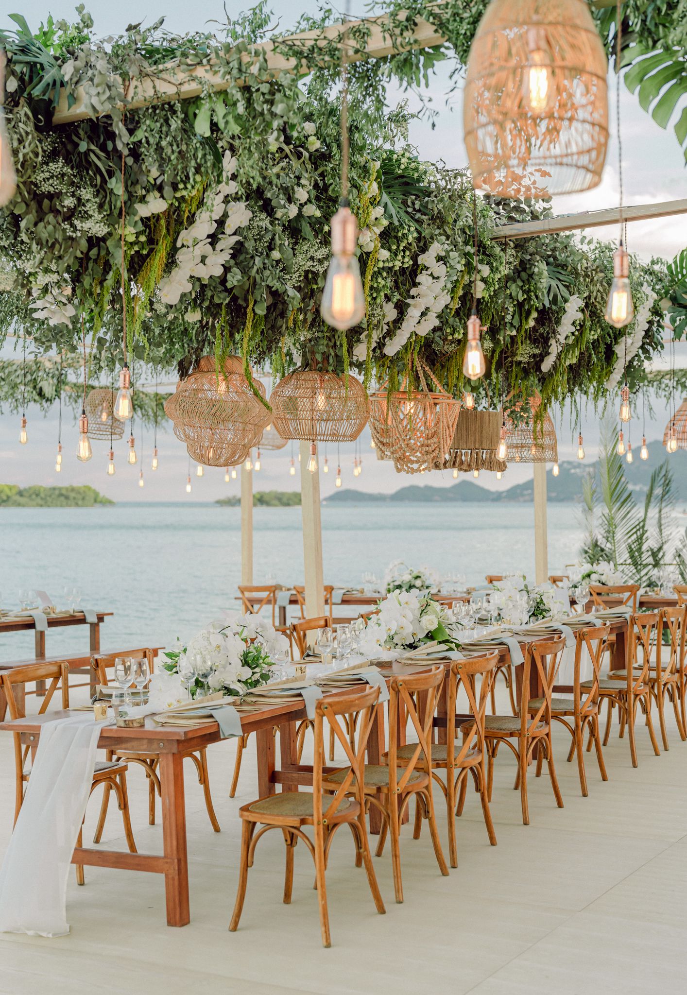 Dinner reception table decor