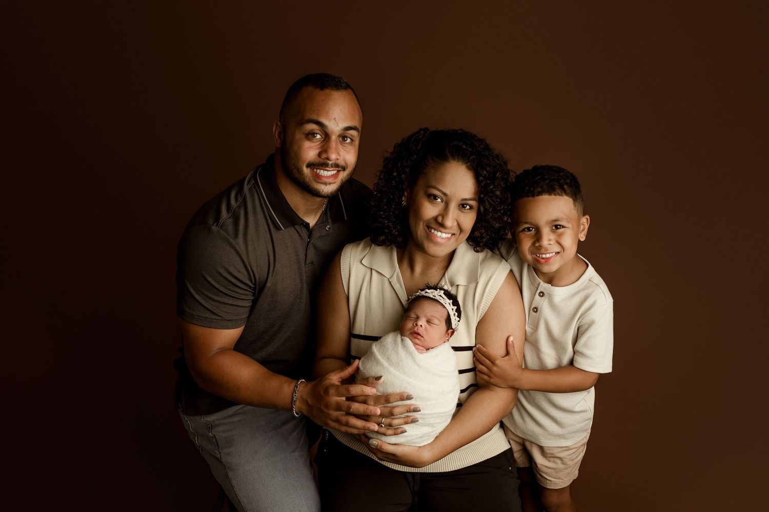 best newborn photography Wichita, baby and family portraits Wichita, wichita newborn photographer, newborn + family photoshoot near me