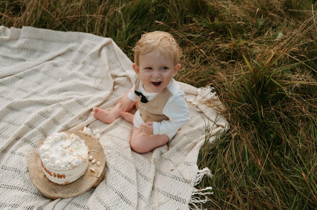 Melissa Stuer Photography Moederschapsfotograaf Moerbeke Oost-Vlaanderen kinderfotograaf jongen zonsopkomst cake smash eerste verjaardag