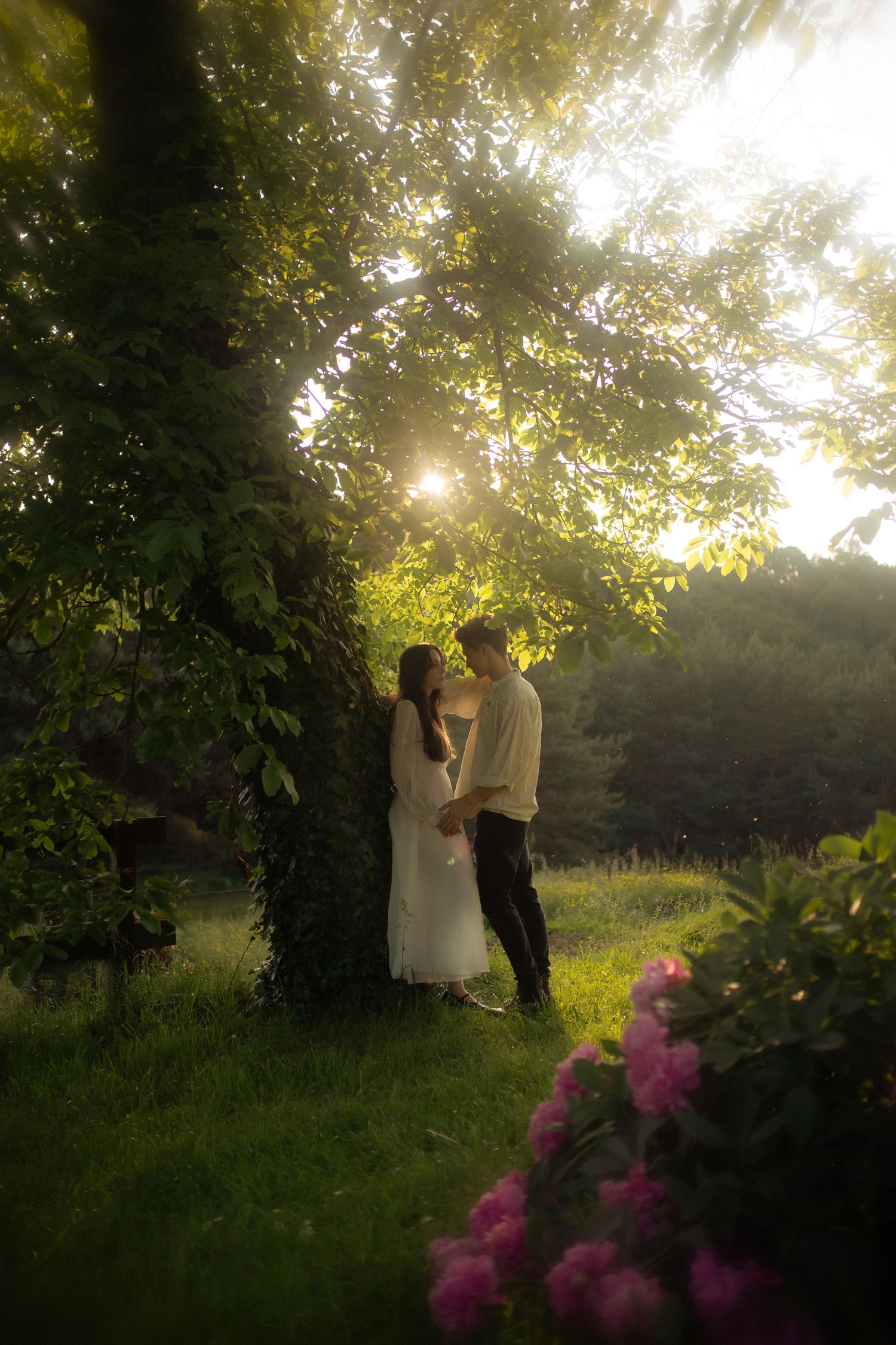 Romantický záber dvojice pri západe slnka - párová fotografia v Žarnovici
