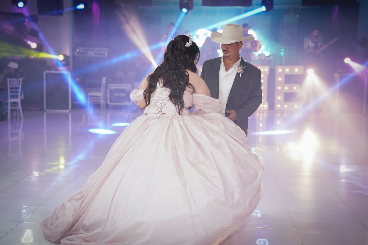 Quince ballroom operating at full capacity highlighting open invite Quince planning, guest management, seating and venue organization