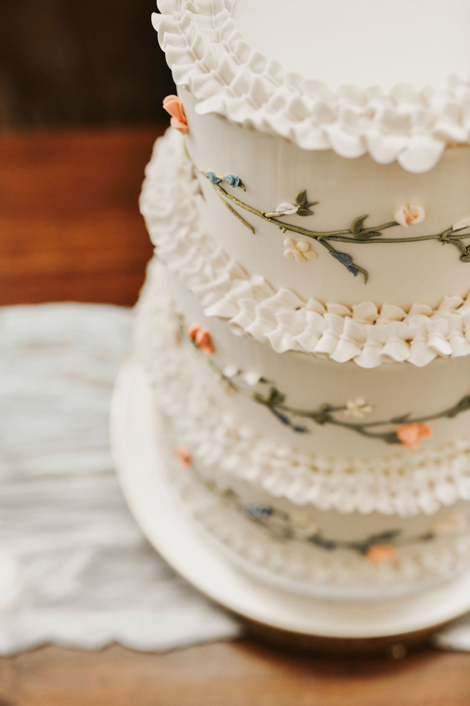 Candid wedding cake cutting photography at a North Texas wedding