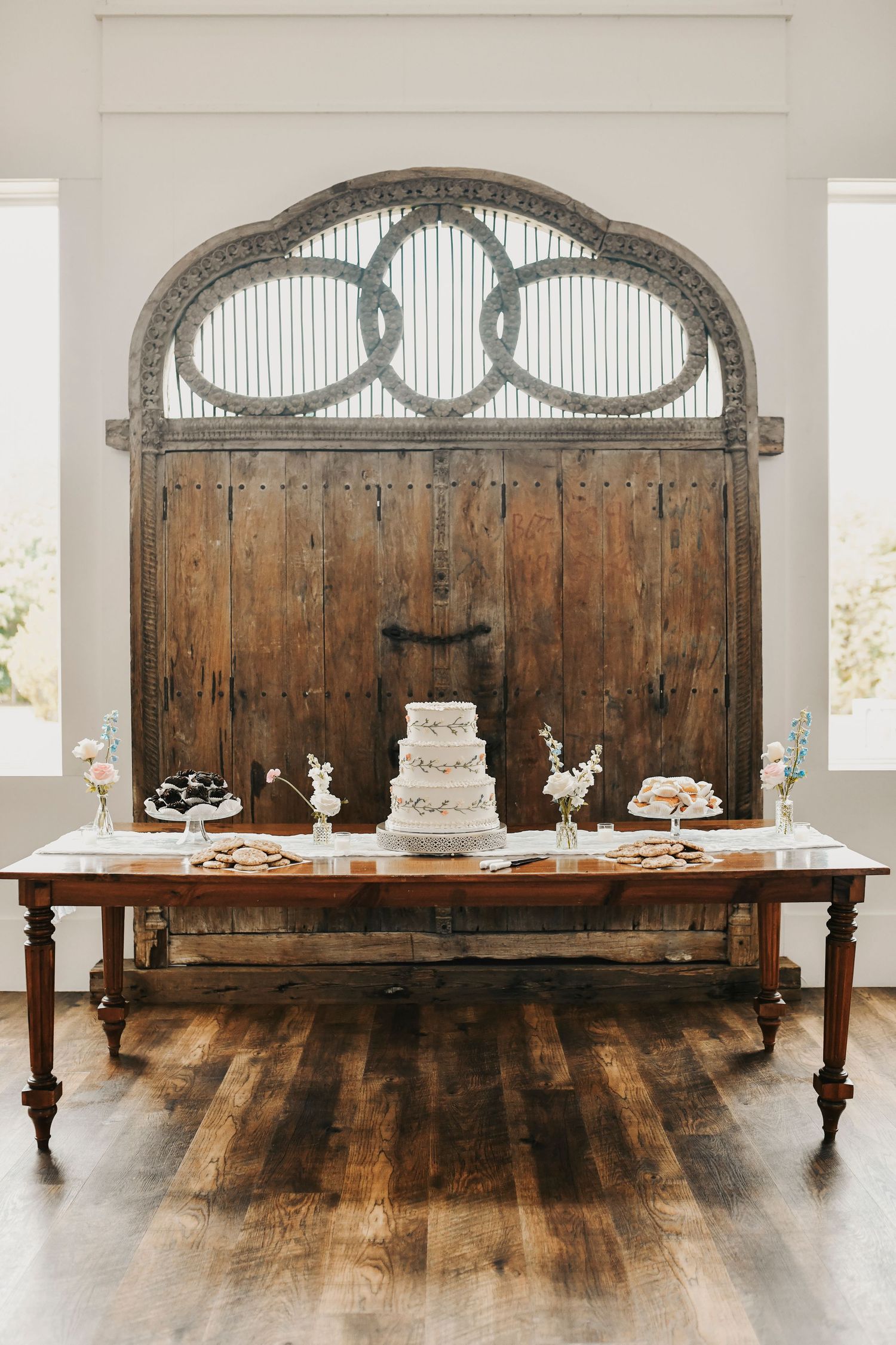 Romantic wedding cake at The French Farmhouse in Collinsville Texas