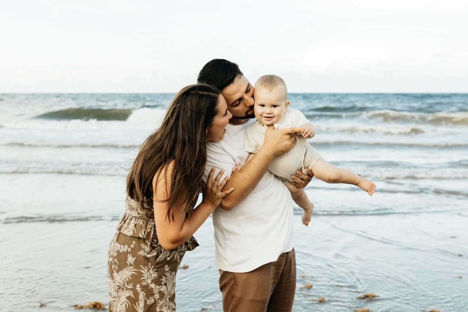 Playful Jacksonville Beach family photos. Jacksonville Family Photographer, Duval County Family Photographer  - Lindsay McDow Photography