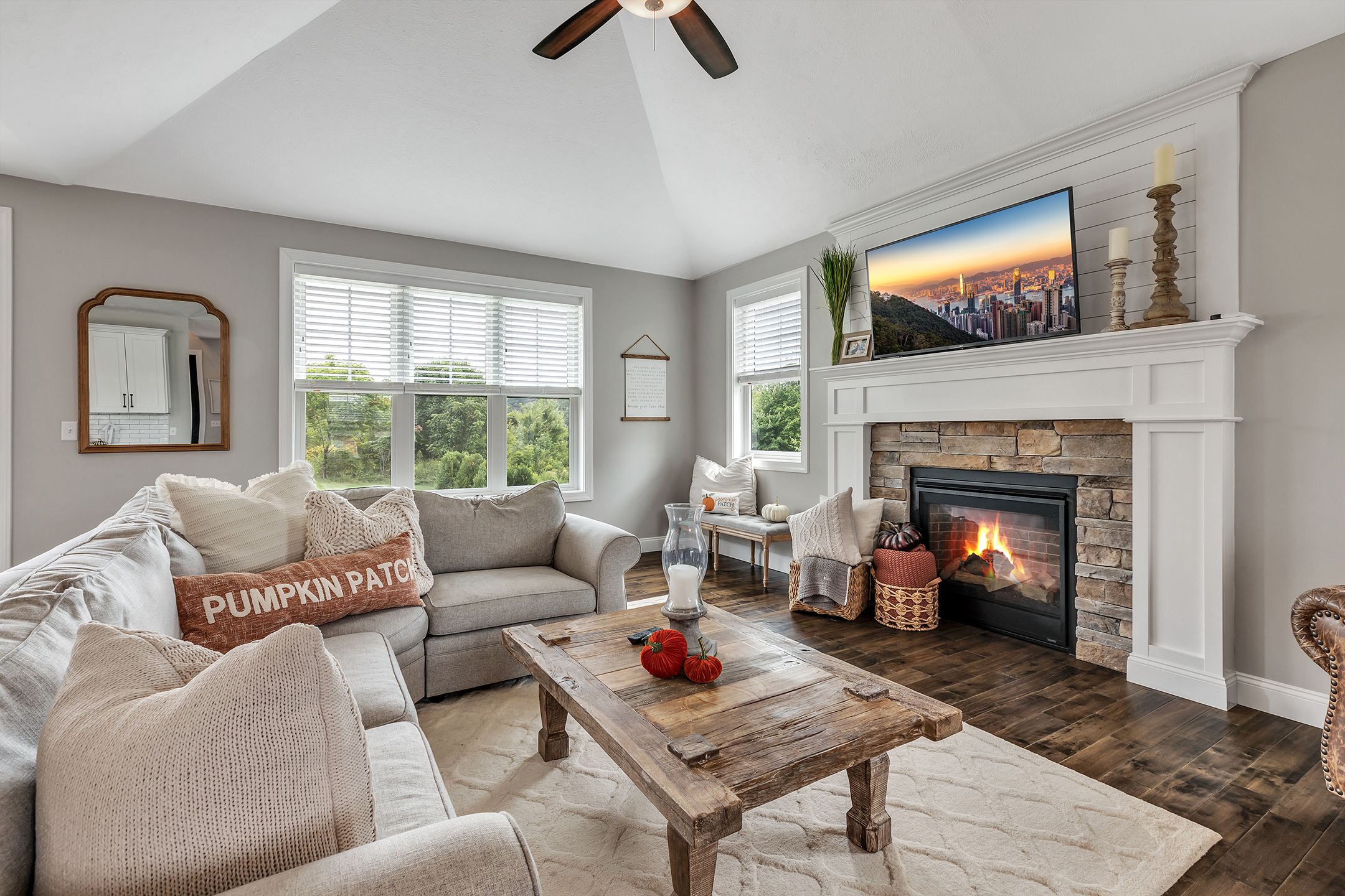 Real estate photographer in the Pittsburgh area with over 5 years of experience. Serving Beaver, Allegheny, Lawerence, and Butler counties.